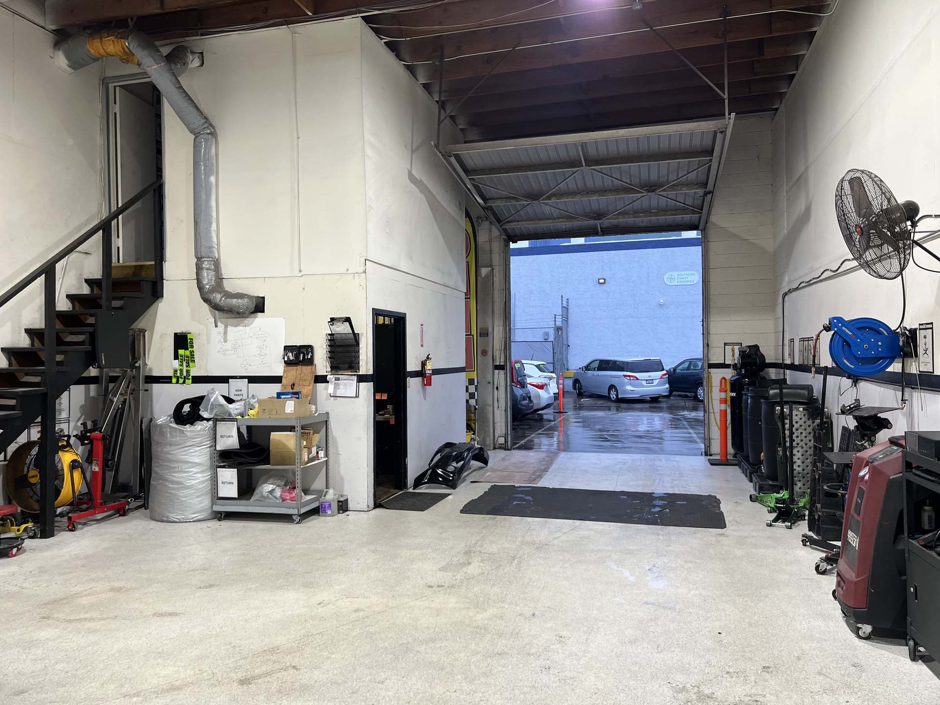Multi-bay shop